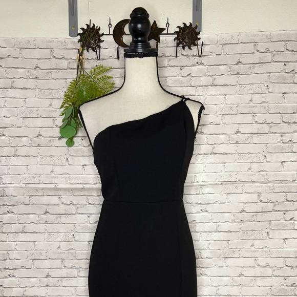 NWT Hello Molly Black Taking it Back One Shoulder Midi Dress - Picture 3 of 5